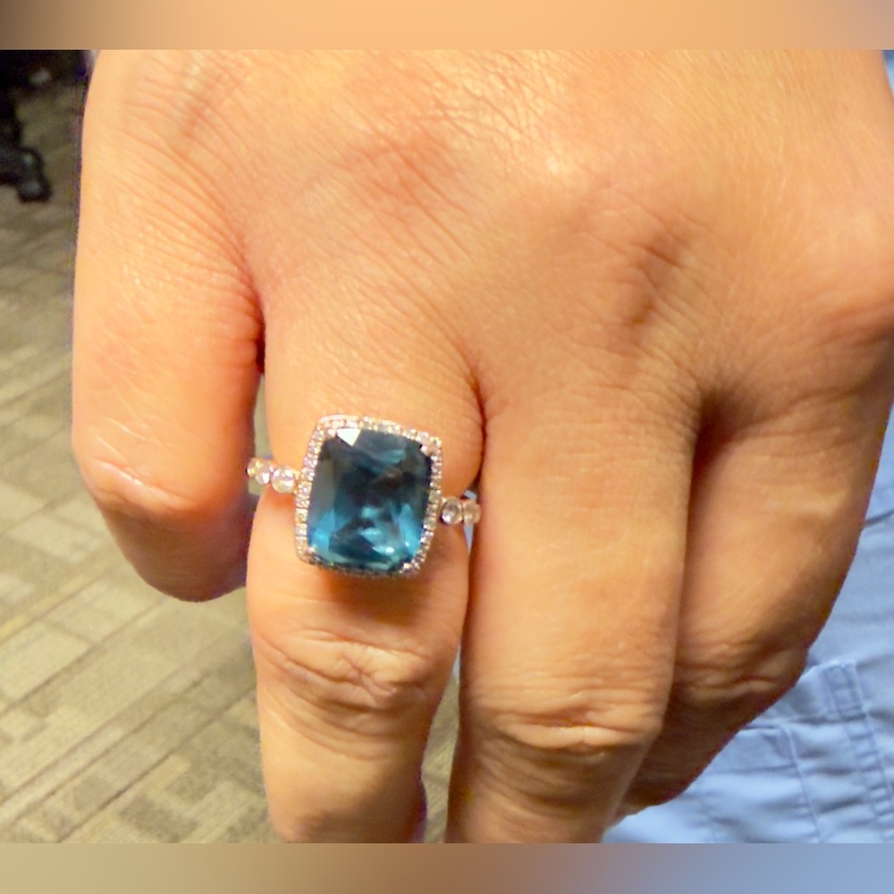 Effy London Blue Topez ring set in Rose Gold